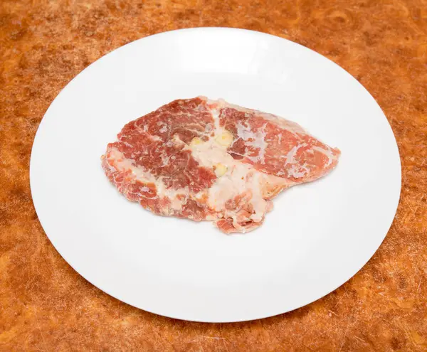 Surowe Mięso Stek Talerzu — Zdjęcie stockowe