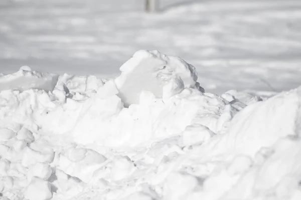Кучи Белого Снега — стоковое фото