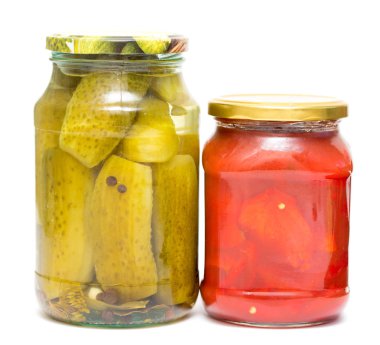 Salatalık, domates bir cam kavanozun içinde Marine