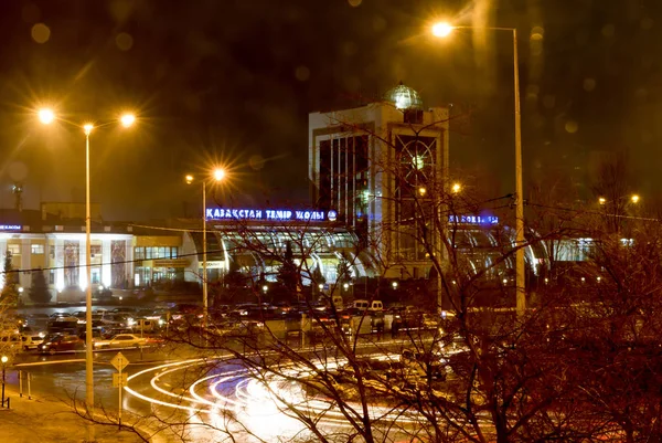 Astanské Vlakové Nádraží Noci Rozostřené Pozadí — Stock fotografie