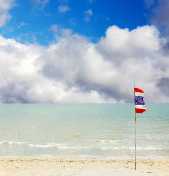 Thailandia Spiaggia Mare Sabbia Cielo Bandiera — Foto Stock