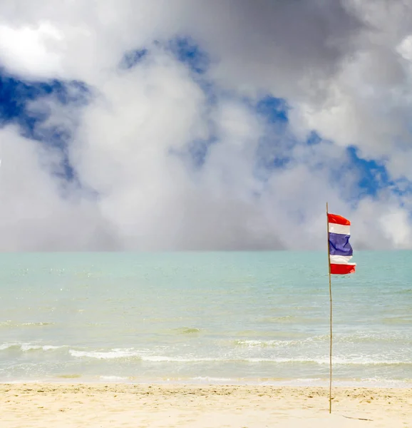 Thajsko Beach Moře Písek Obloha Vlajka — Stock fotografie