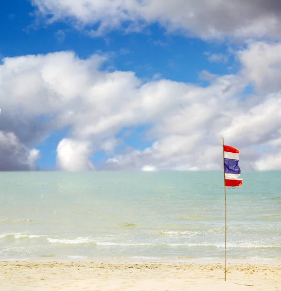 Thailandia Spiaggia Mare Sabbia Cielo Bandiera — Foto Stock