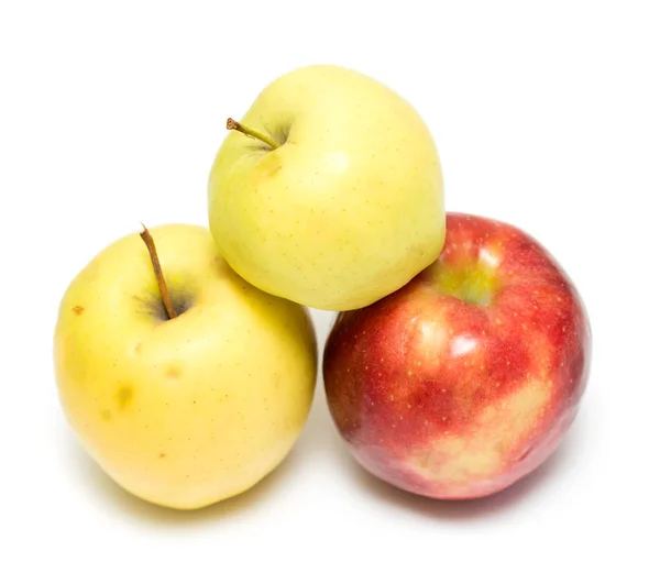 Beyaz Arkaplanda Olgun Elmalar — Stok fotoğraf