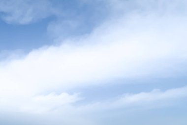 Bulutlu güzel mavi gökyüzü