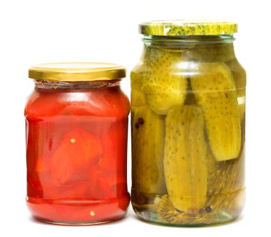 Salatalık, domates bir cam kavanozun içinde Marine