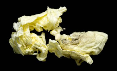 Buruşuk Kağıt peçete üzerine siyah izole