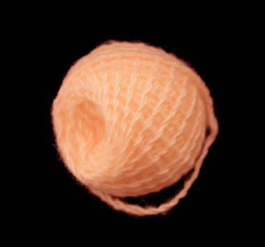 siyah bir zemin üzerine parlak yün konu arapsaçı