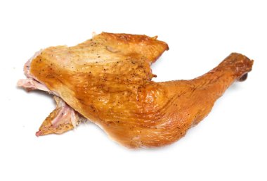 Füme tavuk beyaz zemin üzerine