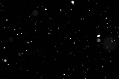 Kar fırtınası doku. Siyah arka plan, ışıkları bokeh vurdu kar taneleri havada uçan