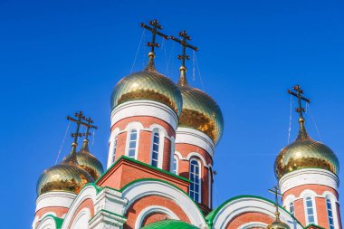 kubbe ile kesiştiği Hıristiyan Tapınağı öğleden sonra gökyüzü