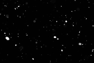 Kar fırtınası doku. Siyah arka plan, ışıkları bokeh vurdu kar taneleri havada uçan