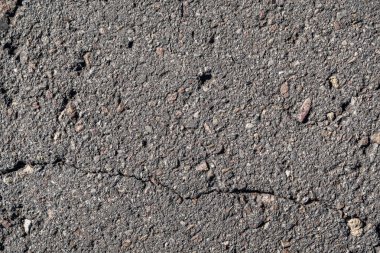 Eski asfalt arka plan ile bir çatlamak