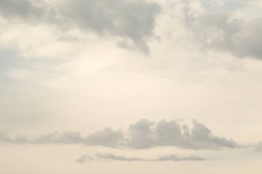 Beyaz bulutlu mavi gökyüzü, doğa arkaplan