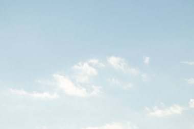 mavi gökyüzü bulutlar doğal görünümünü