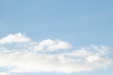 mavi gökyüzü bulutlar doğal görünümünü