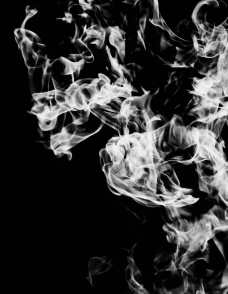 siyah bir arka plan beyaz duman alev