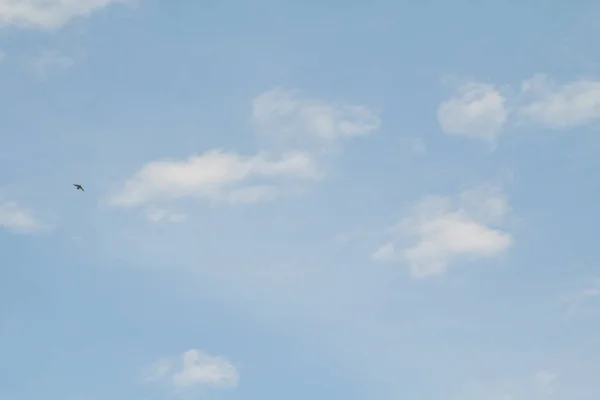 Γραφική Θέα Του Μπλε Του Ουρανού Σύννεφα — Φωτογραφία Αρχείου