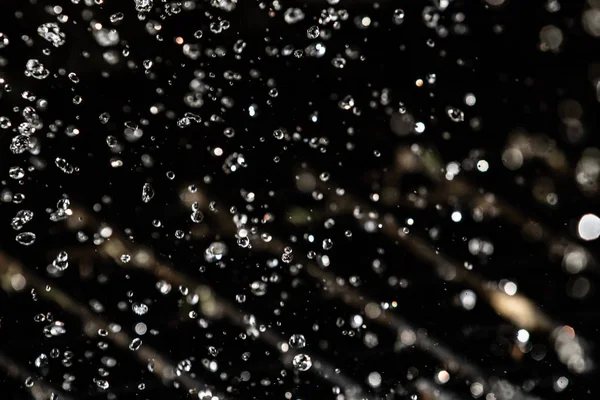 Воды Брызги Темноте Каплями Воды Летят Обезжиренный Боке — стоковое фото