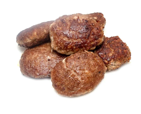beyaz bir arka plan üzerinde kızarmış köfte