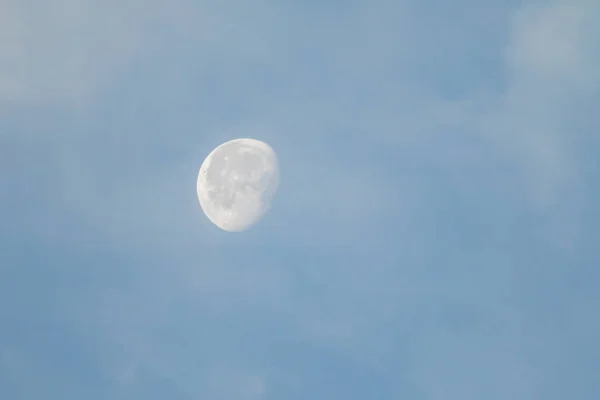 Prachtig Uitzicht Maan Blauwe Hemel — Stockfoto