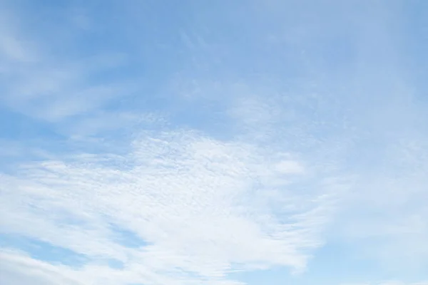 雲と青い空の眺め — ストック写真