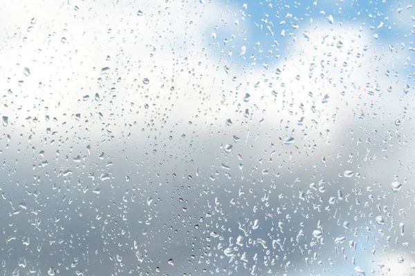 ガラス空を背景に雨滴 — ストック写真