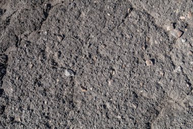 Eski asfalt arka plan ile bir çatlamak