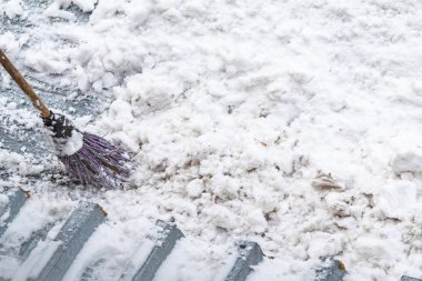 kar kar kaldırma üzerinde süpürge