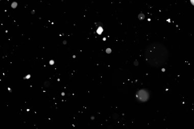 Kar fırtınası doku. Siyah arka plan, ışıkları bokeh vurdu kar taneleri havada uçan