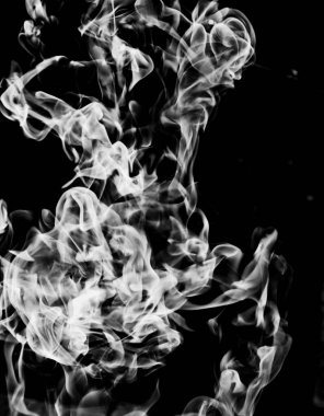 siyah bir arka plan beyaz duman alev