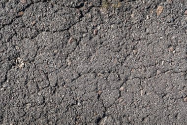 Eski asfalt arka plan ile bir çatlamak