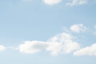 mavi gökyüzü bulutlar doğal görünümünü