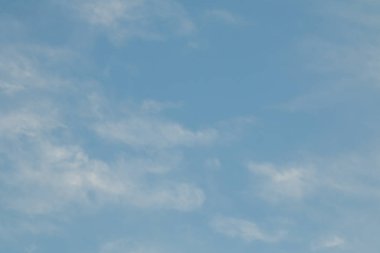 Beyaz bulutlu mavi gökyüzü, doğa arkaplan