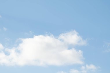 mavi gökyüzü bulutlar doğal görünümünü