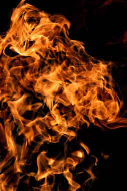 alevler siyah arkaplanda