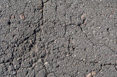 Eski asfalt arka plan ile bir çatlamak