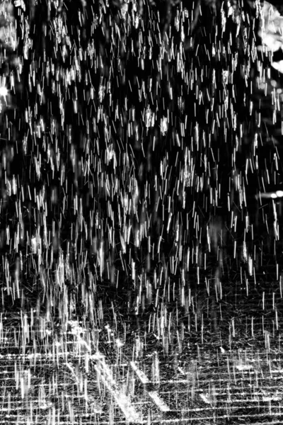 Воды Брызги Темноте Каплями Воды Летят Обезжиренный Боке — стоковое фото