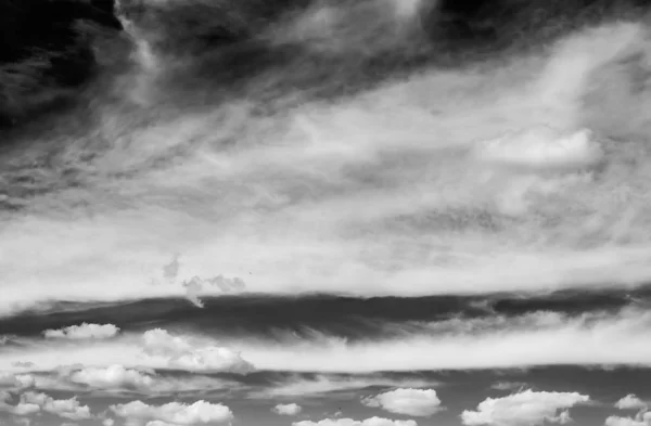 Σύννεφα Μαύρο Φόντο — Φωτογραφία Αρχείου
