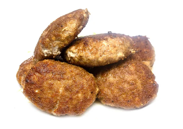 beyaz bir arka plan üzerinde kızarmış köfte