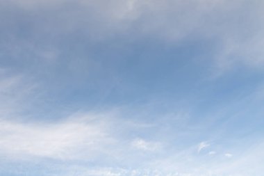 Beyaz bulutlu mavi gökyüzü, doğa arkaplan