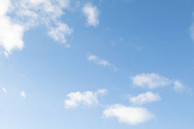 mavi gökyüzü bulutlar doğal görünümünü