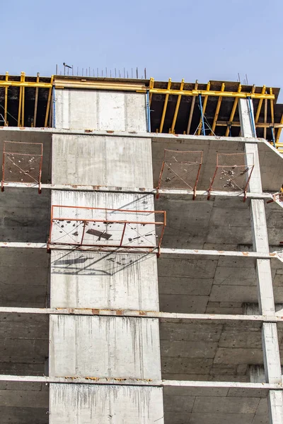 construction of a high-rise monolithic house crane