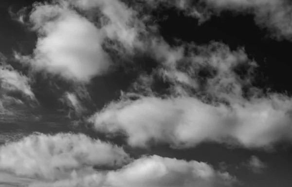 黑色背景上的云彩 — 图库照片