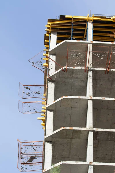 construction of a high-rise monolithic house crane