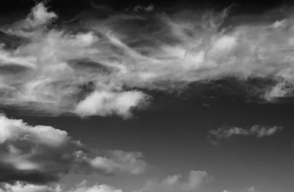 Nubes Sobre Fondo Negro — Foto de Stock