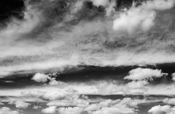 Nubes Sobre Fondo Negro — Foto de Stock