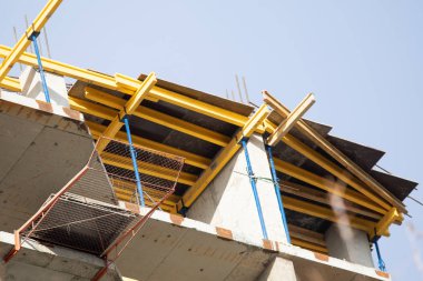 yüksek katlı yekpare ev vinç inşaatı