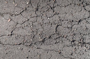 Eski asfalt arka plan ile bir çatlamak