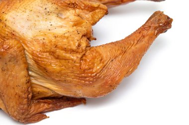 Füme tavuk beyaz zemin üzerine